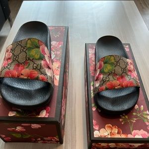 Gucci bloom supreme floral slide sandals